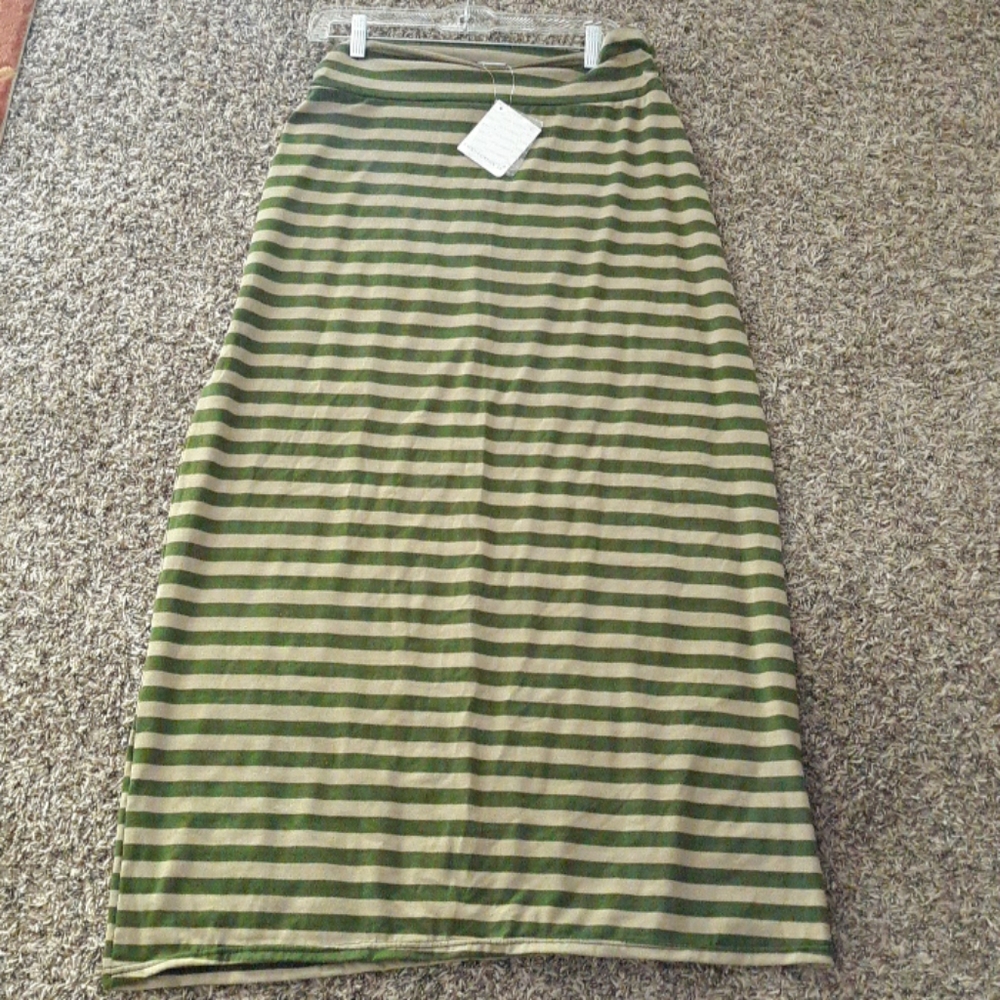 #.  NWT Connection 18 maxi skirt. Size:Large(L)